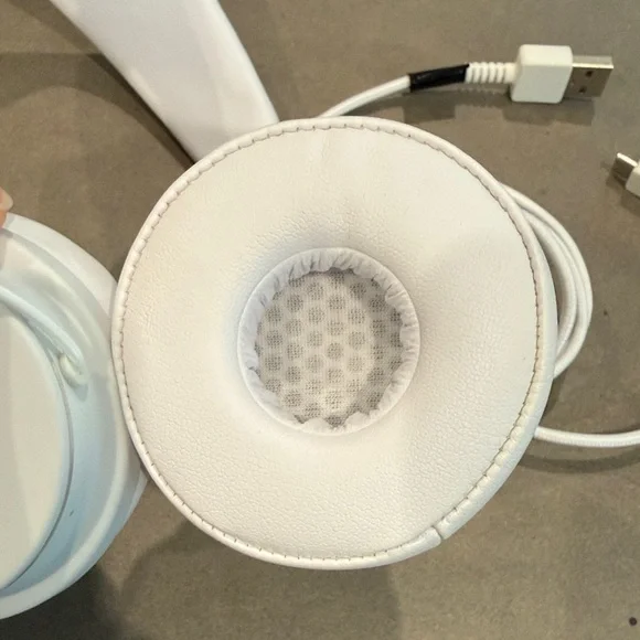 Urbanears Plattan 2 Bluetooth Wireless Headphones in White - Picture 5 of 7